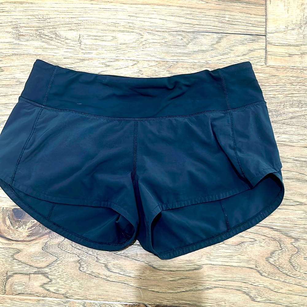 lululemon speed up shorts! 2 1/2 in low rise